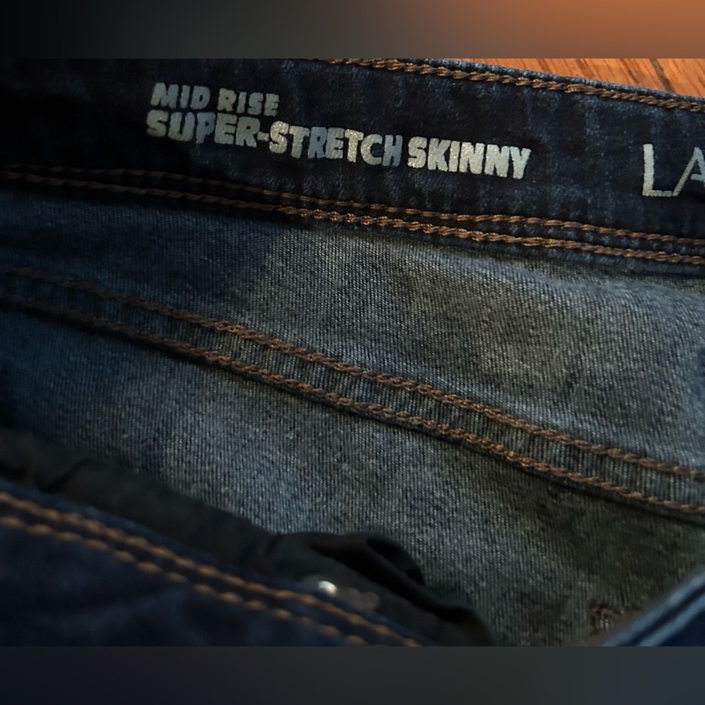 LANE BRYANT Mid Rise Super stretch Skinny Ripped Lace patch Jeans Womens Plus 16 - Picture 8 of 9